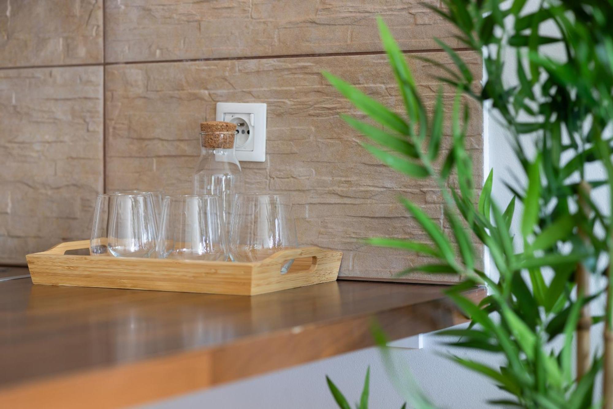Appartement Spacious With Parking And Balcony By Renters Warschau