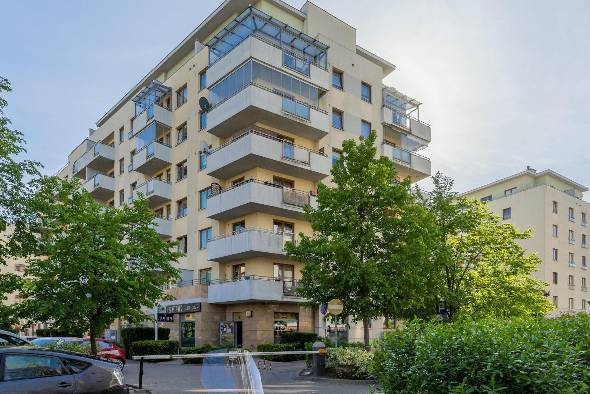 Spacious With Parking And Balcony By Renters Appartement Warschau